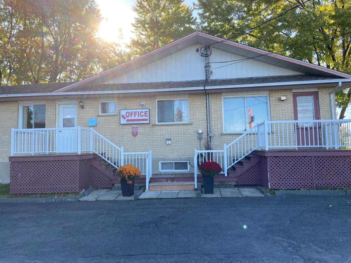 Motel Des Erables Coteau-du-Lac Екстер'єр фото