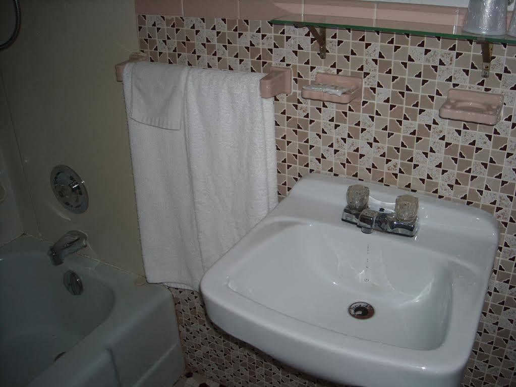 Motel Des Erables Coteau-du-Lac Екстер'єр фото