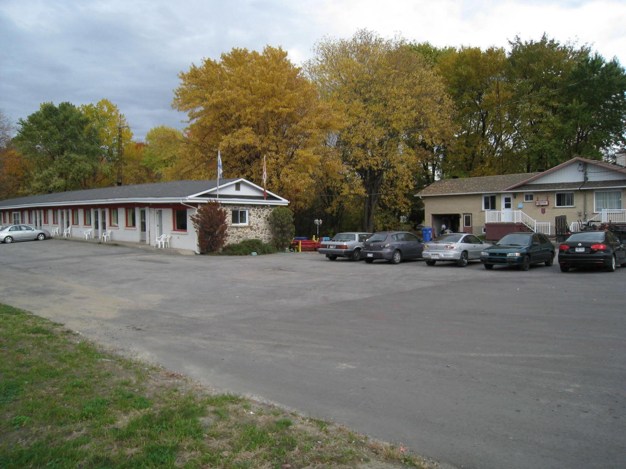 Motel Des Erables Coteau-du-Lac Екстер'єр фото